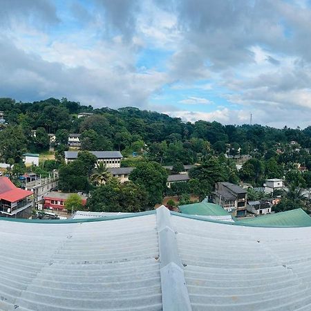 Mountain White Villa By Sunrise Kandy Bagian luar foto